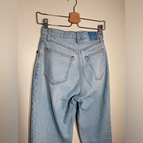 Abercrombie & Fitch Curve Love Ultra High Rise 90s Straight Leg Jeans - Picture 10 of 12